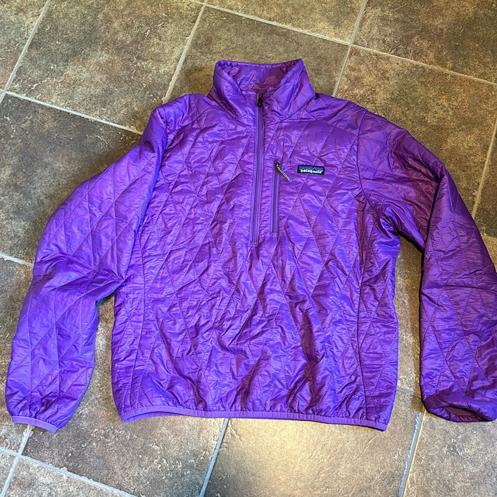 Patagonia women’s nano puff pullover